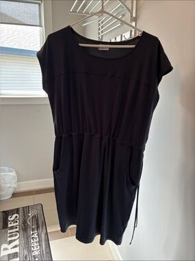 Columbia Navy Active Dress with cinchable waist - Size Large